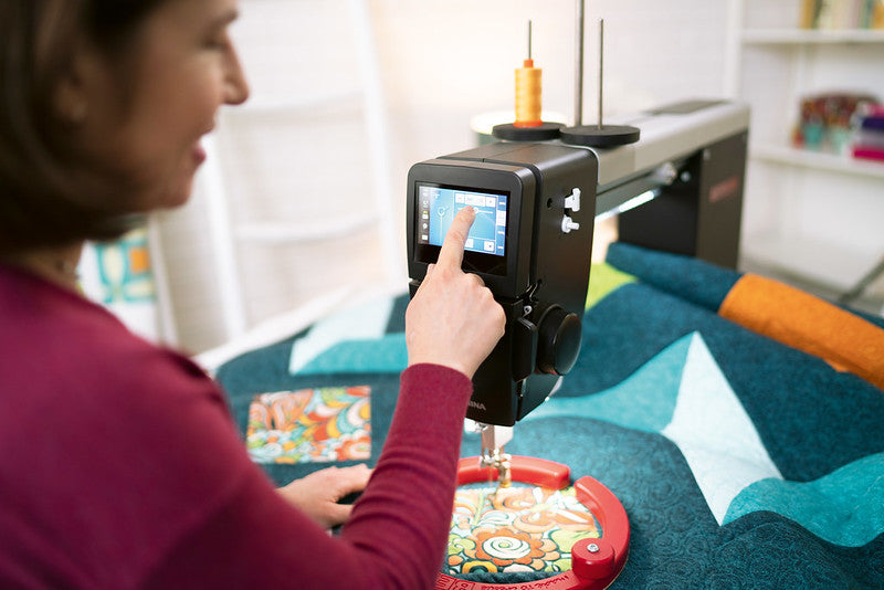 BERNINA Q16 con Mesa Plegable (Tiempo de Entrega: 16 Semanas)