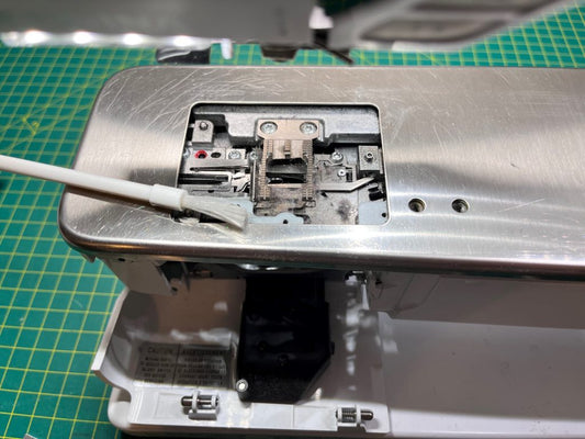 Taller-Aprendiendo a Coser para Principiantes-Clase 10: Mantenimiento, limpieza y engrasado correcto de las máquinas